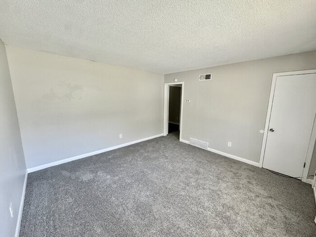 Building Photo - 5378 Beaverton Dr