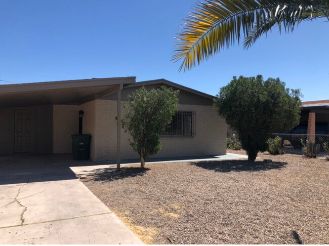 Building Photo - 1132 E 26th St