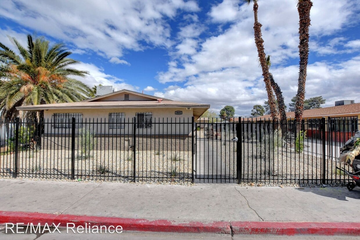Primary Photo - 3802 Palos Verdes St