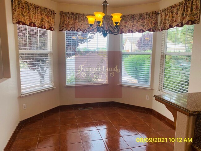 Building Photo - ?? Charming 3 Bedroom Single-Story Home in...