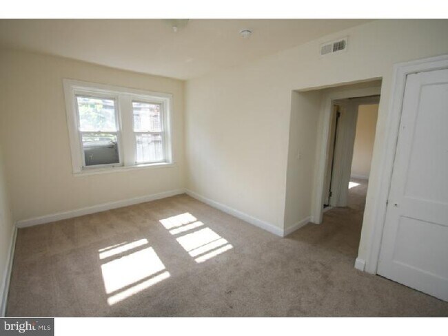 Foto del edificio - 1260 Oak Ln