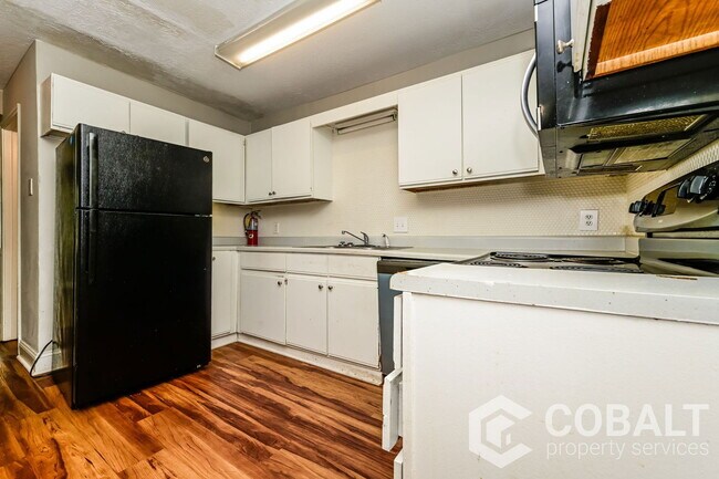 Foto del edificio - 3501 Creekview Pl