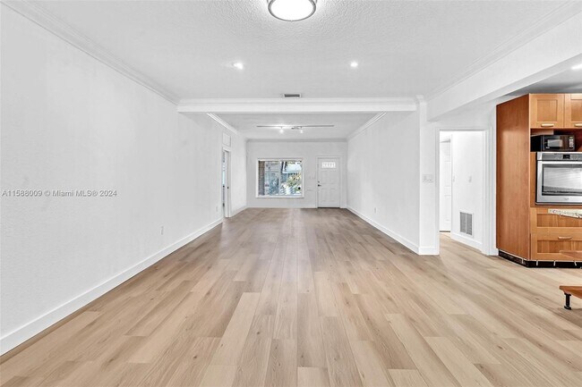 Foto del edificio - 9441 Carlyle Ave