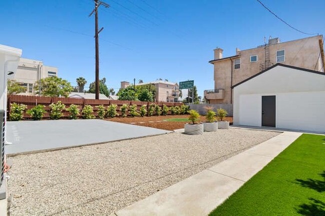 Building Photo - 5554 Radford Ave