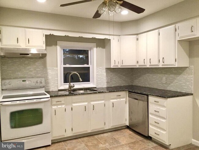 Foto del edificio - 320 Hillcrest Ave