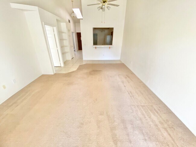 Building Photo - CUTE ONE-STORY TOWNHOME! 2 BEDROOM 1 FULL ...