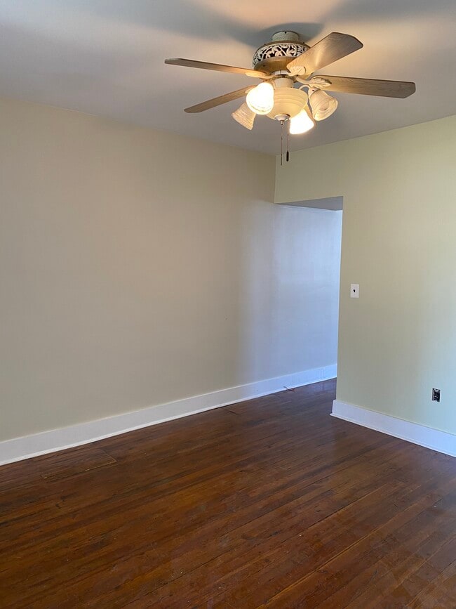 Comedor - 705 Bunnecke Ave