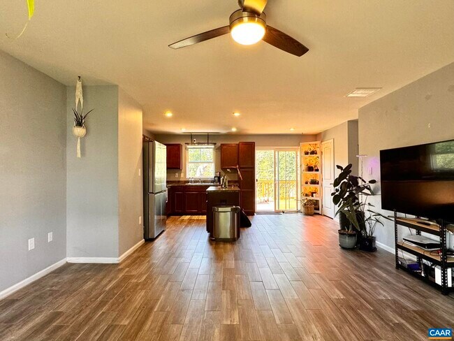 Foto del edificio - 155 Richards Ct