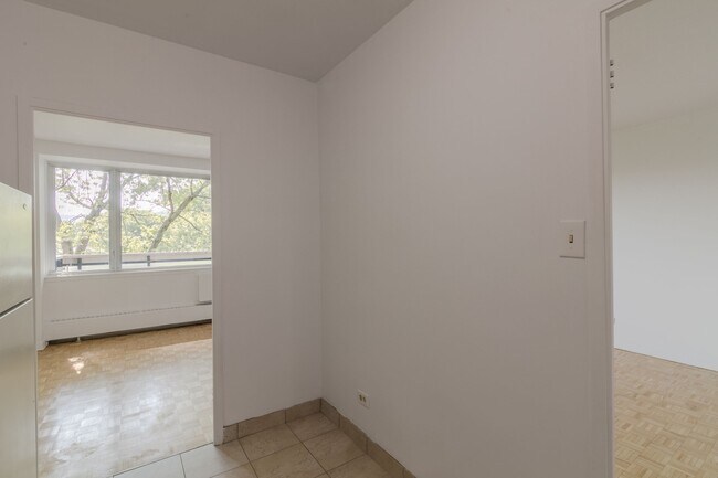 Photo du bâtiment - 900 Av. Rockland