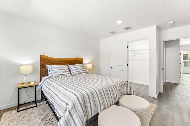 Foto del edificio - New Construction FREE JAN RENT