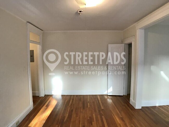 Building Photo - bedroom in Boston MA 02215