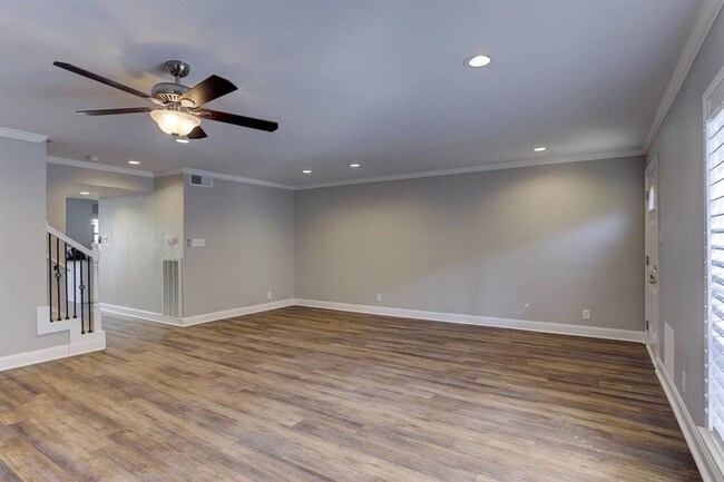 Building Photo - 12709 Huntingwick Dr
