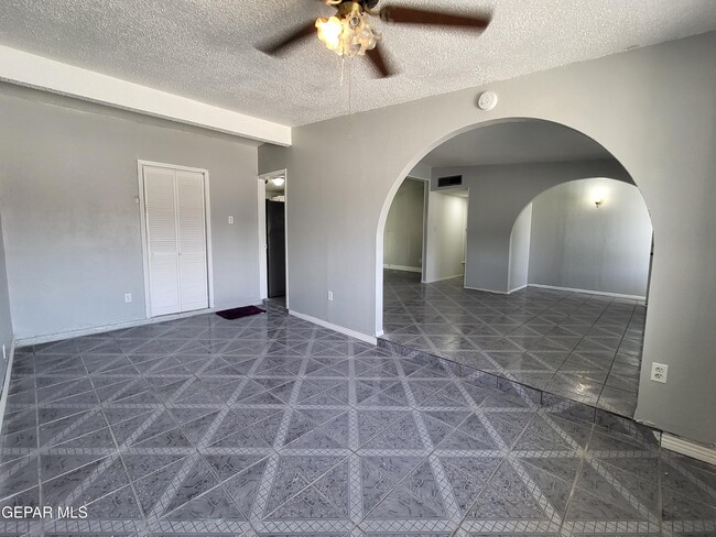 Building Photo - 302 Limonite Cir