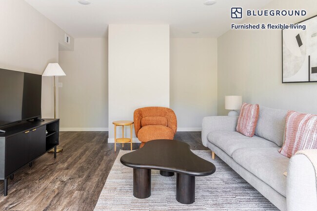 Foto del edificio - 2721 Midtown Ct