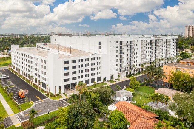 Building Photo - Biscayne 112