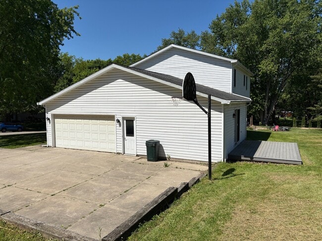 Building Photo - 5102 Cindy Ln