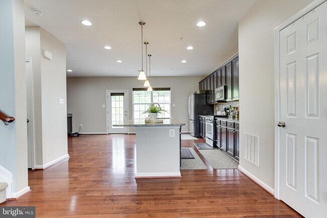 Foto del edificio - 6766 Green Mill Way