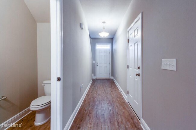Building Photo - 3 br, 2.5 bath Townhome - 5825 Bay Pl