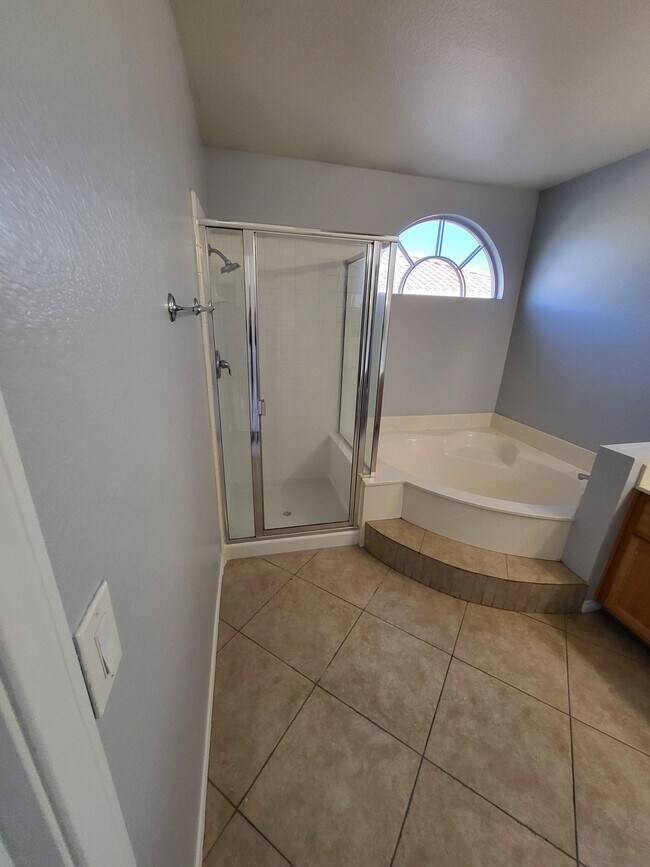 Building Photo - 2690 African Violet Ave
