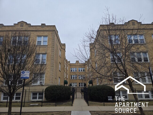 Building Photo - 4047 N Mozart St