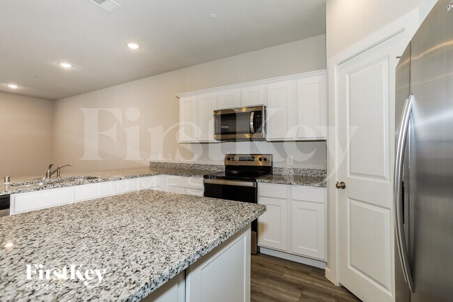 Building Photo - 619 Ava Trl