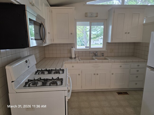 Building Photo - 951 Duchow Way