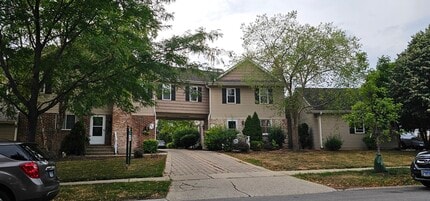 833 Village Quarter Rd