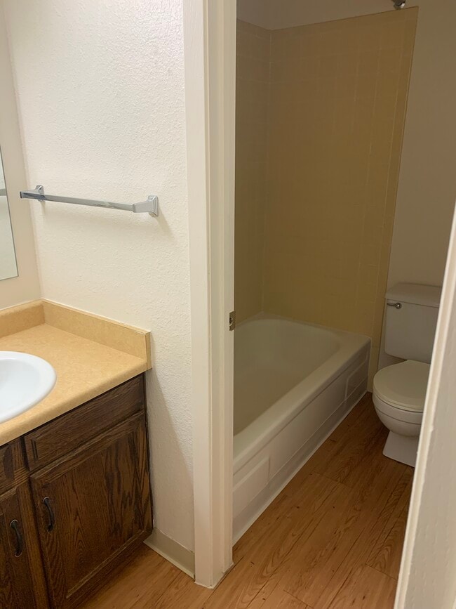 Building Photo - Regal Court Apartments