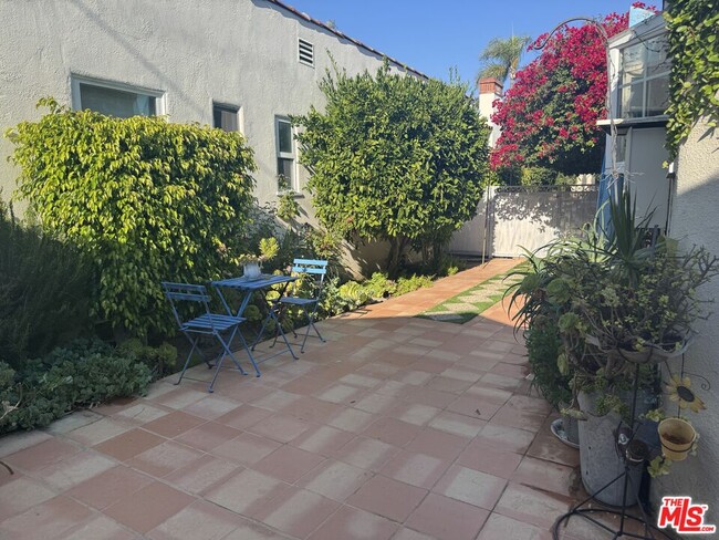 Foto del edificio - 1155 S La Jolla Ave