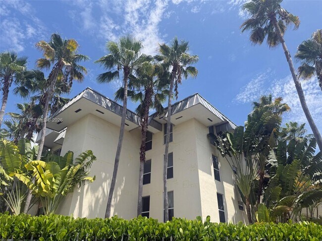 Foto del edificio - 8950 SW 69th Ct