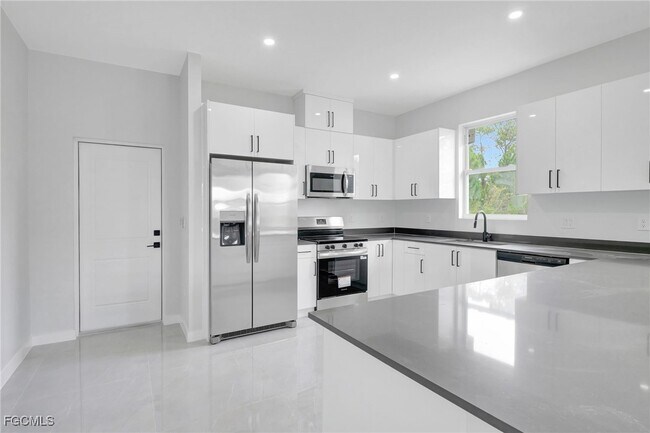 Foto del edificio - 1072 Norton Ave S