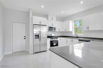 Building Photo - 1072 Norton Ave S