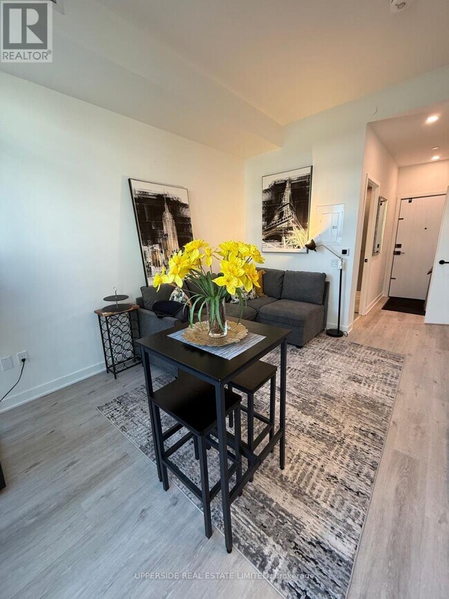 Photo du bâtiment - 55 Charles St E