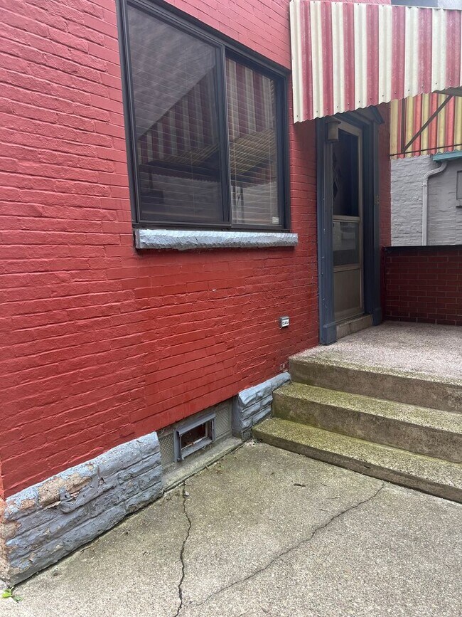 Foto del edificio - 2206 Sarah St