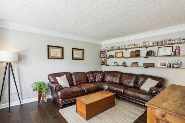 Foto del edificio - 120 Riding Trail Ct