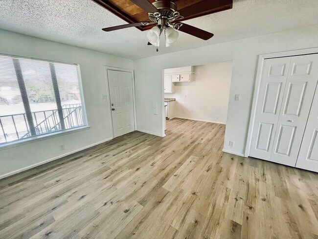 Foto del edificio - 1203 Redwood St