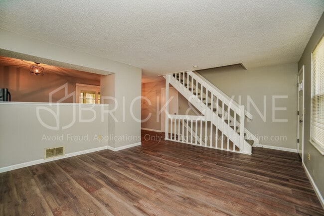 Building Photo - Pet-friendly house featuring fenced-in yard