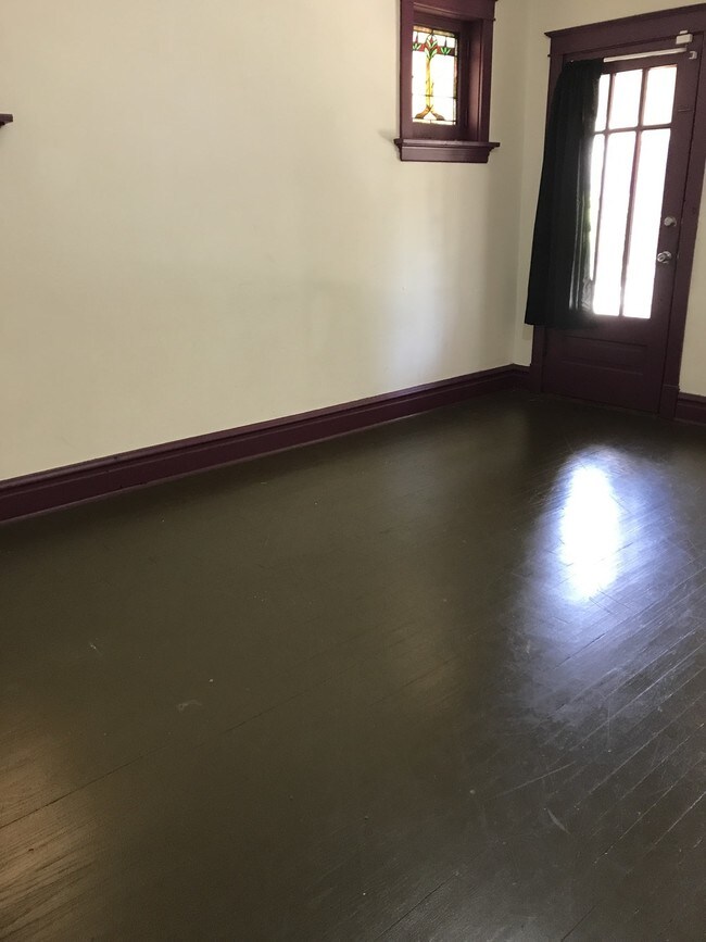 Building Photo - 4257 Ellenwood Avenue, Unit 1st Floor