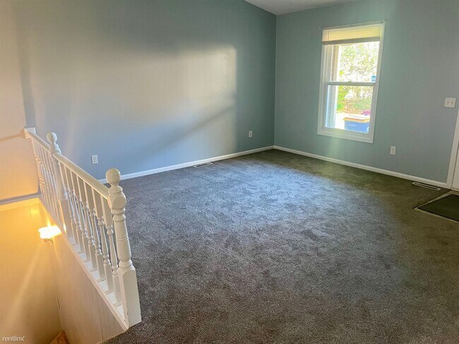 Building Photo - 3 br, 2 bath Duplex - 2126 Breton Rd SE 21...