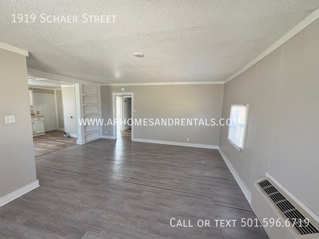 Building Photo - 1919 Schaer St