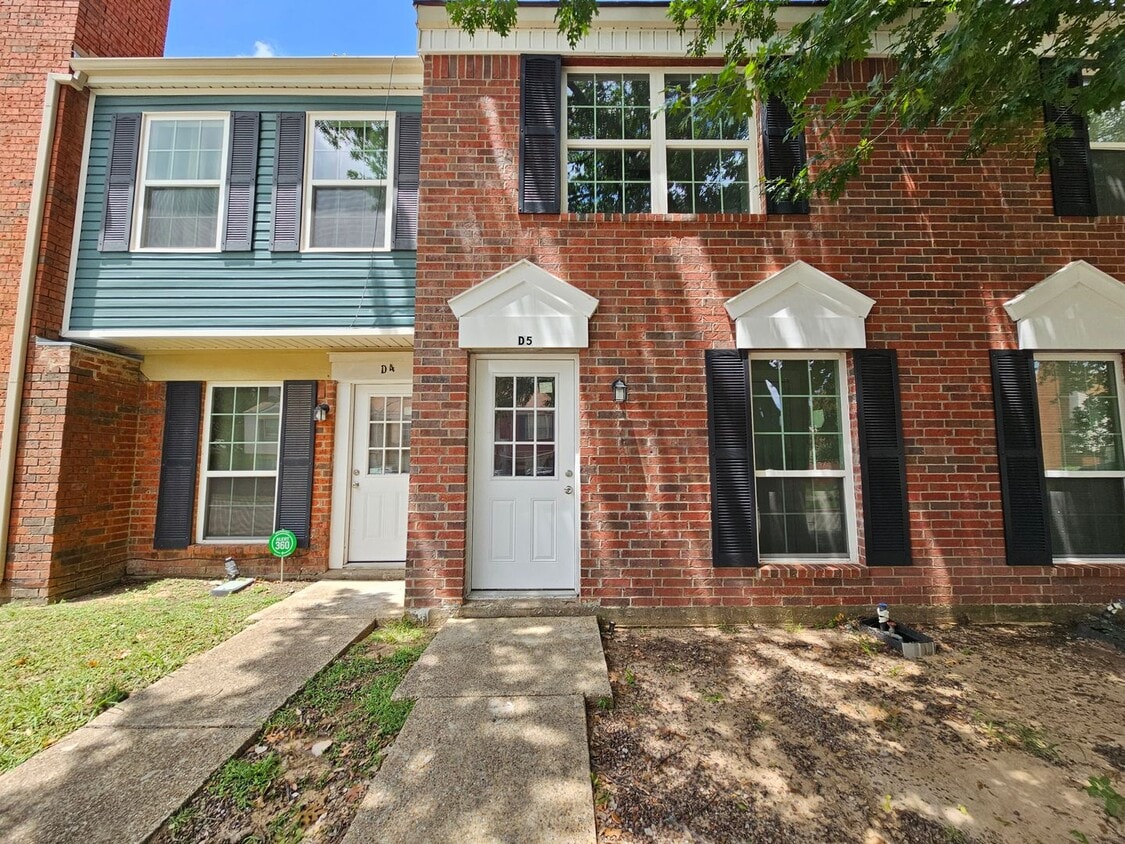 Foto principal - Recently rehabbed. Available now