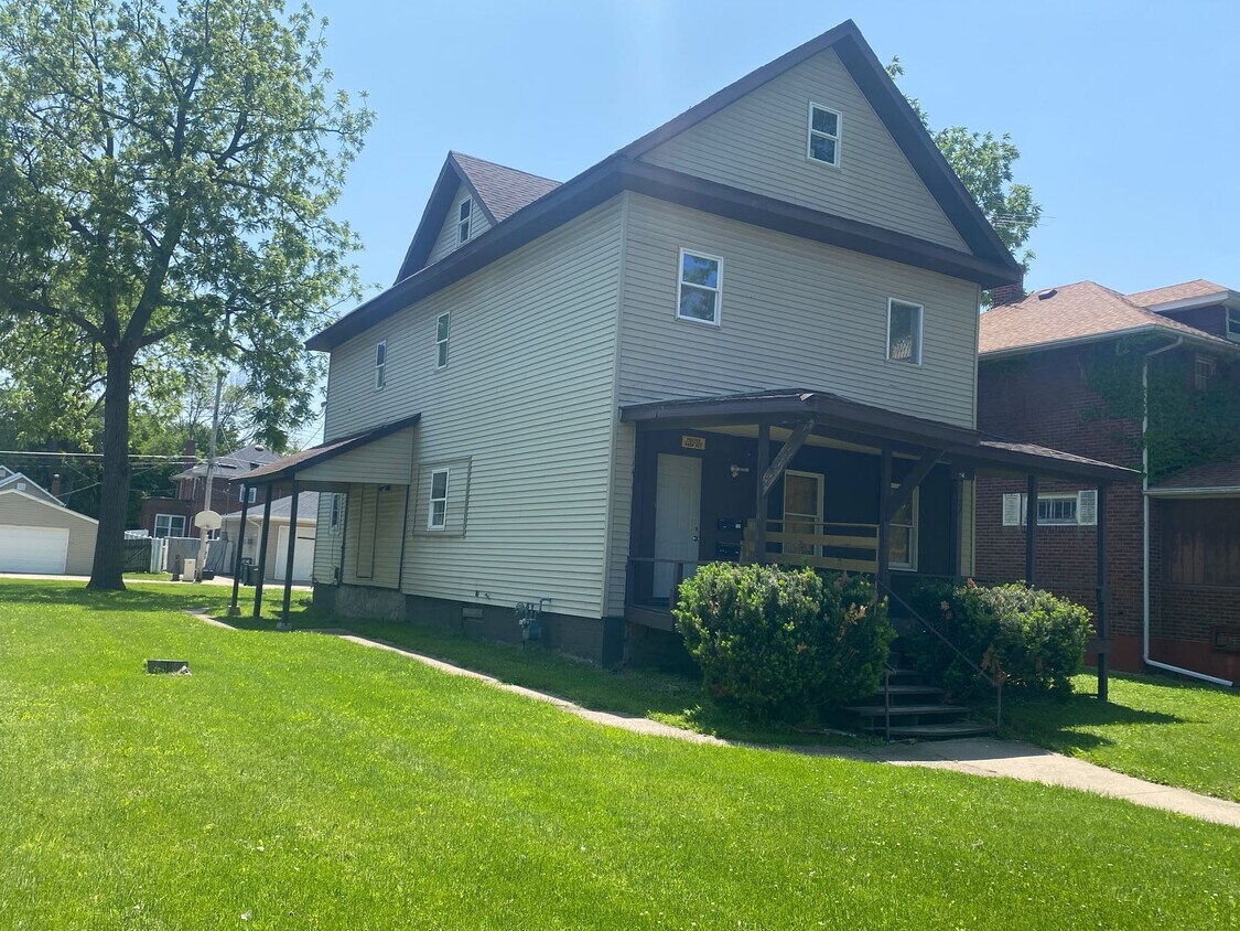 537 4th Ave S Unit 2, Clinton, IA 52732 Apartments in Clinton, IA