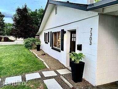 Building Photo - 2 br, 1 bath Townhome - 7303 W Ashland Dr