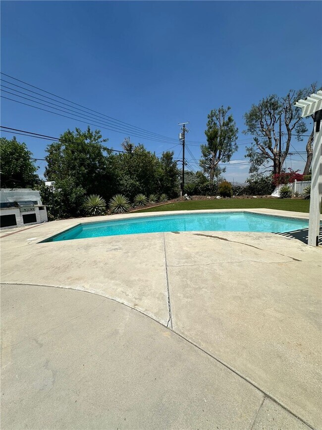 Building Photo - 5741 Larryan Dr