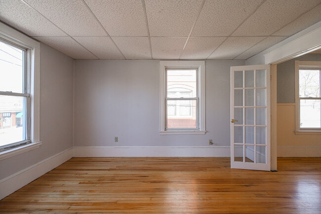 Building Photo - 615 Forest Ave