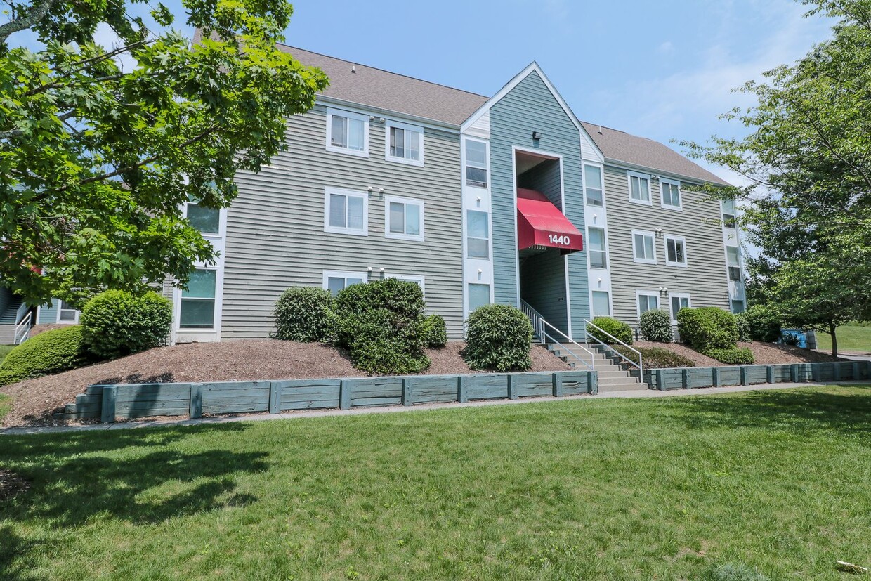 Primary Photo - 1440 Seneca Dr