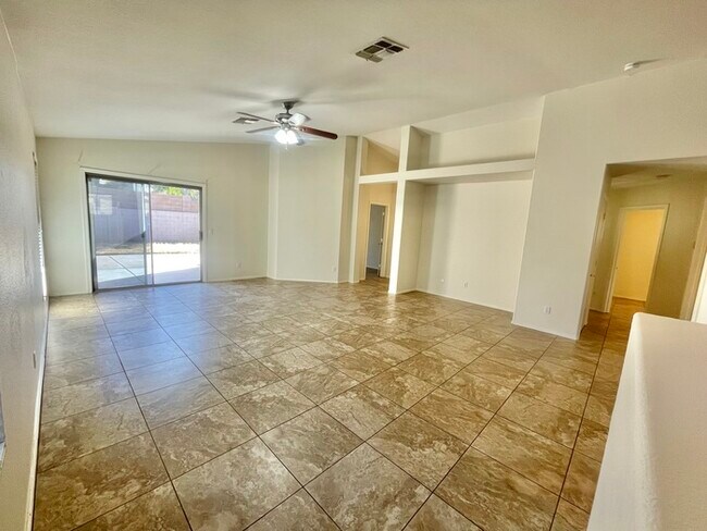 Foto del edificio - Fabulous 3-bedroom, 2-bathroom home For Rent in Avondale!!