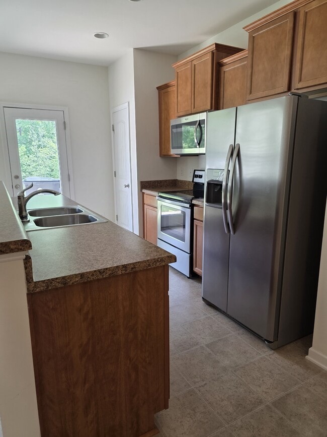 Building Photo - 46 E Grove Point Dr