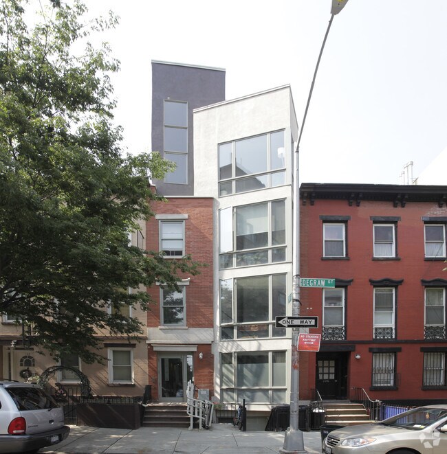 Foto principal - 140 Degraw St