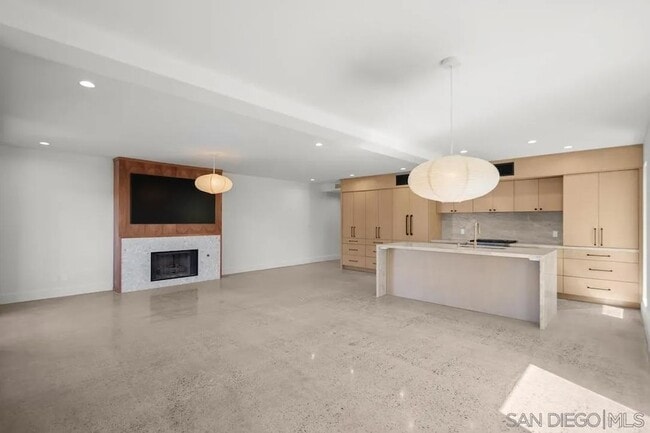 Building Photo - 857 F Ave